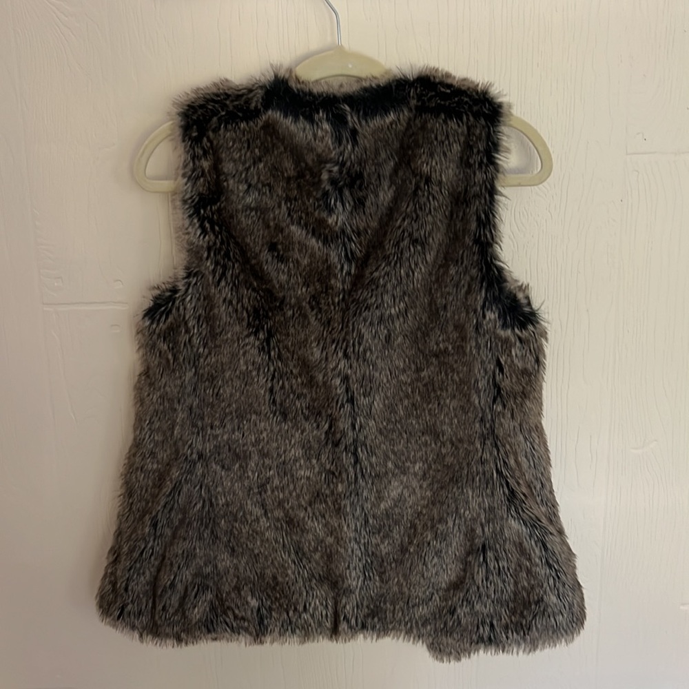 Banana republic faux fur vest. Size XS. - Picture 2 of 4